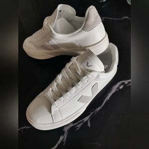 New Veja men sneakers size 9